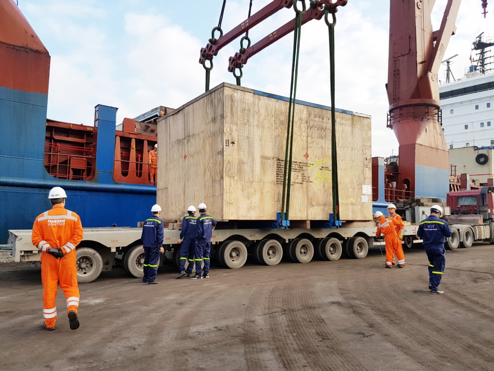 Bốc xếp, vận chuyển vật tư và thiết bị Dự án Nhà máy Xi Măng Sông Lam, Nghệ An.