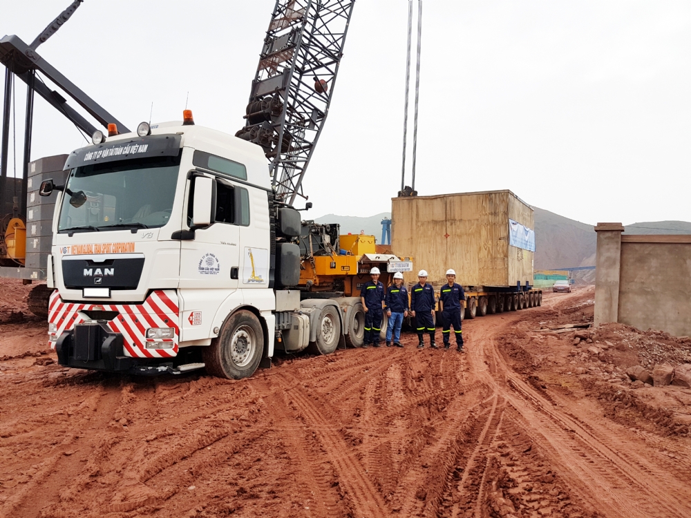 Bốc xếp, vận chuyển vật tư và thiết bị Dự án Nhà máy Xi Măng Sông Lam, Nghệ An.