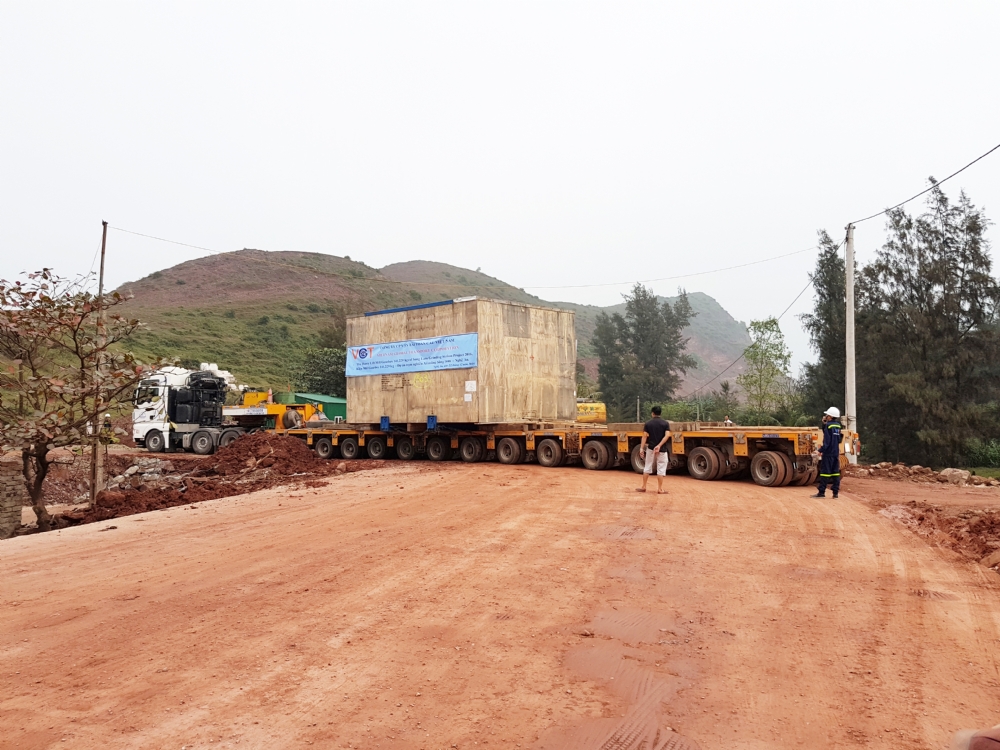 Bốc xếp, vận chuyển vật tư và thiết bị Dự án Nhà máy Xi Măng Sông Lam, Nghệ An.