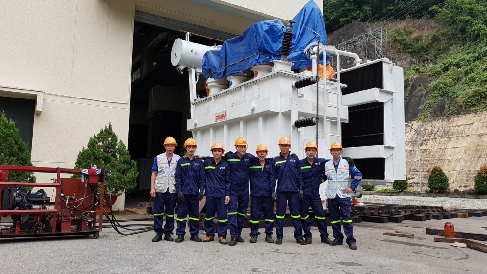 Công trình Thủy điện Đa Mi, Hàm Thuận. Kích kéo di chuyển MBA 125 tấn từ bệ chính vào nhà xưởng sửa chữa phục vụ bảo trì.