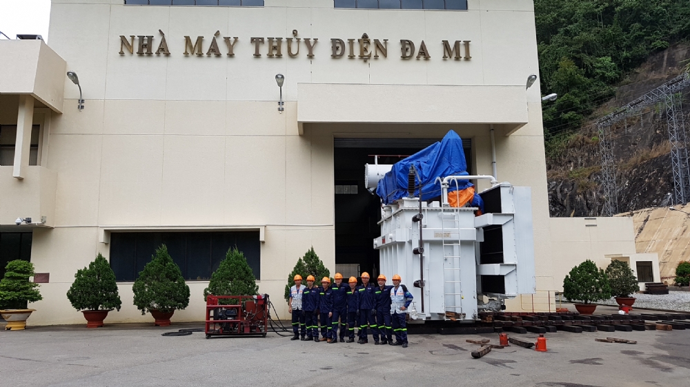 Công trình Thủy điện Đa Mi, Hàm Thuận. Kích kéo di chuyển MBA 125 tấn từ bệ chính vào nhà xưởng sửa chữa phục vụ bảo trì.