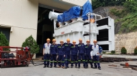 Công trình Thủy điện Đa Mi, Hàm Thuận. Kích kéo di chuyển MBA 125 tấn từ bệ chính vào nhà xưởng sửa chữa phục vụ bảo trì.