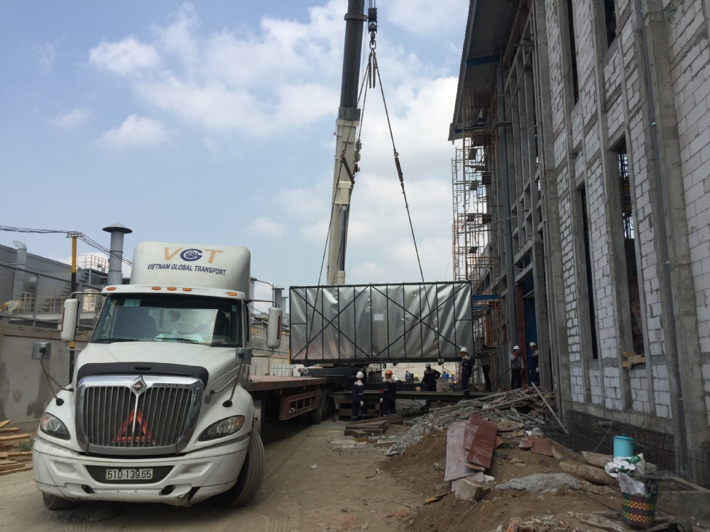 Dịch vụ trọn gói bao gồm bốc xếp, vận chuyển và lắp đặt cho thiết bị, vật tư Nhà máy Cơ khí Chính xác AMURA thuộc Tổng Công ty Công Nghiệp Sài Gòn.