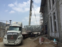 Dịch vụ trọn gói bao gồm bốc xếp, vận chuyển và lắp đặt cho thiết bị, vật tư Nhà máy Cơ khí Chính xác AMURA thuộc Tổng Công ty Công Nghiệp Sài Gòn.