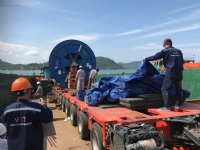 Kết hợp vận chuyển thủy bộ các cuộn cáp 165 tấn/cuộn từ Cảng Tp. HCM đến công trường xây dựng tuyến cáp treo Phú Quốc - Sun Group.