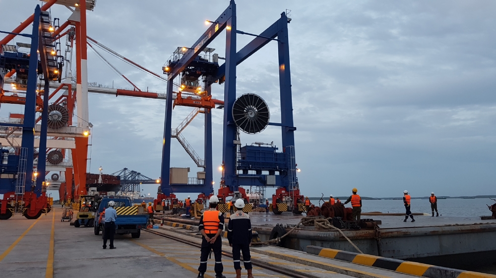 Vận chuyển di dời 02 cần cẩu giàn container RTG (Mitsui) từ cảng Quốc tế nước sâu Tân Cảng Cái Mép Thị Vãi, BRVT về Tân Cảng Cát Lái, Quận 2, Tp HCM.