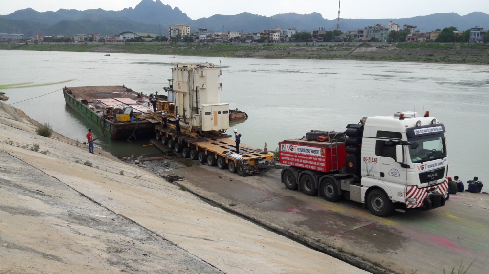 Vận chuyển và bàn giao vào bệ máy các thân máy biến áp 150 MVA thuộc đường dây 500kV từ trạm Pleiku, Gia Lai về trạm Hòa Bình, tỉnh Hòa Bình.