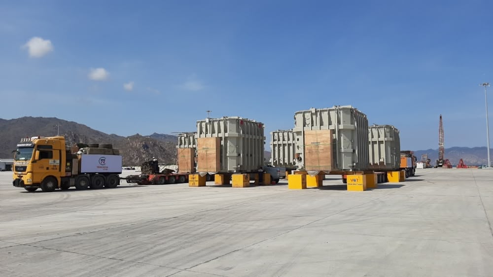 Tiếp nhận, vận chuyển và lắp đặt thành công 6 máy biến áp dự án điện mặt trời Thuận Nam 450MW. - VGT - Giải pháp vận tải và logistics toàn diện cho doanh nghiệp vgt tiep nhan van chuyen la lap dat thanh cong 6 may bien ap du an dien mat troi thuan nam 450mw full 26102020 091000 2 - VGT - Giải pháp vận tải và logistics toàn diện cho doanh nghiệp