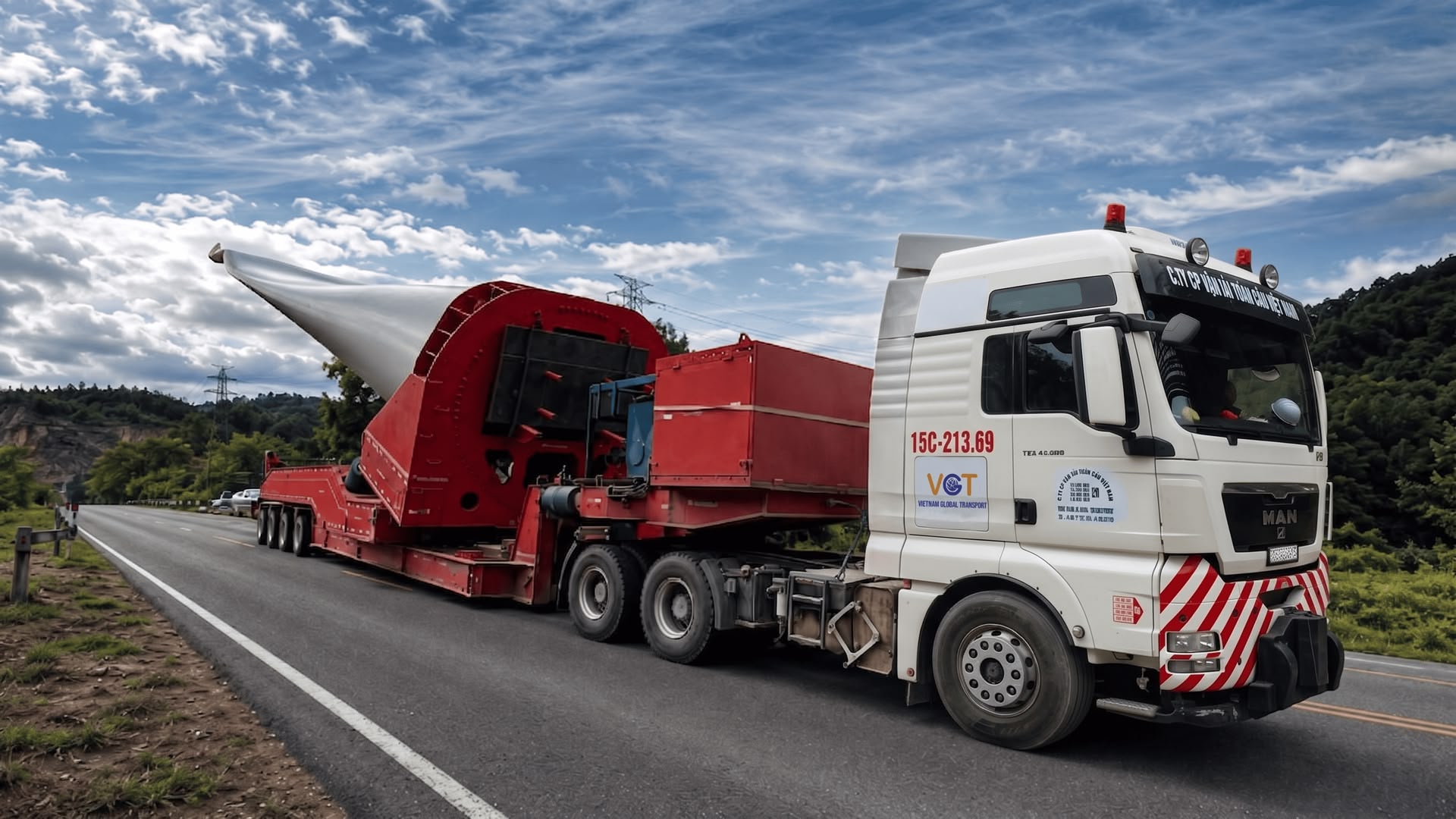 VGT chinh phục đỉnh Trường Sơn: đưa trụ điện gió 115 tấn vượt  biên giới Việt Lào