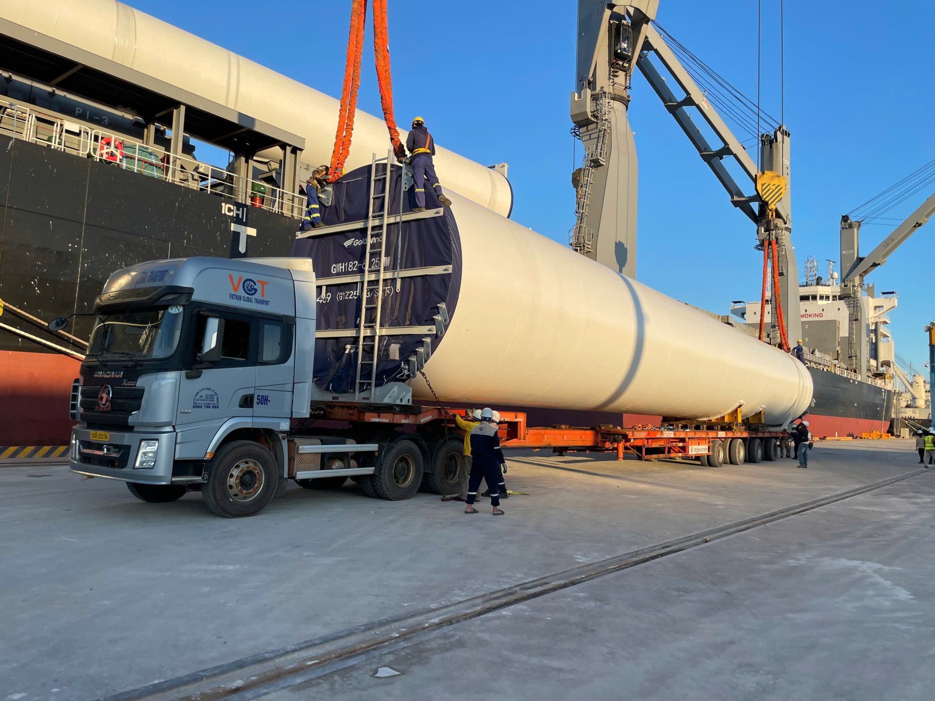 VGT chinh phục đỉnh Trường Sơn: đưa trụ điện gió 115 tấn vượt  biên giới Việt Lào - 2