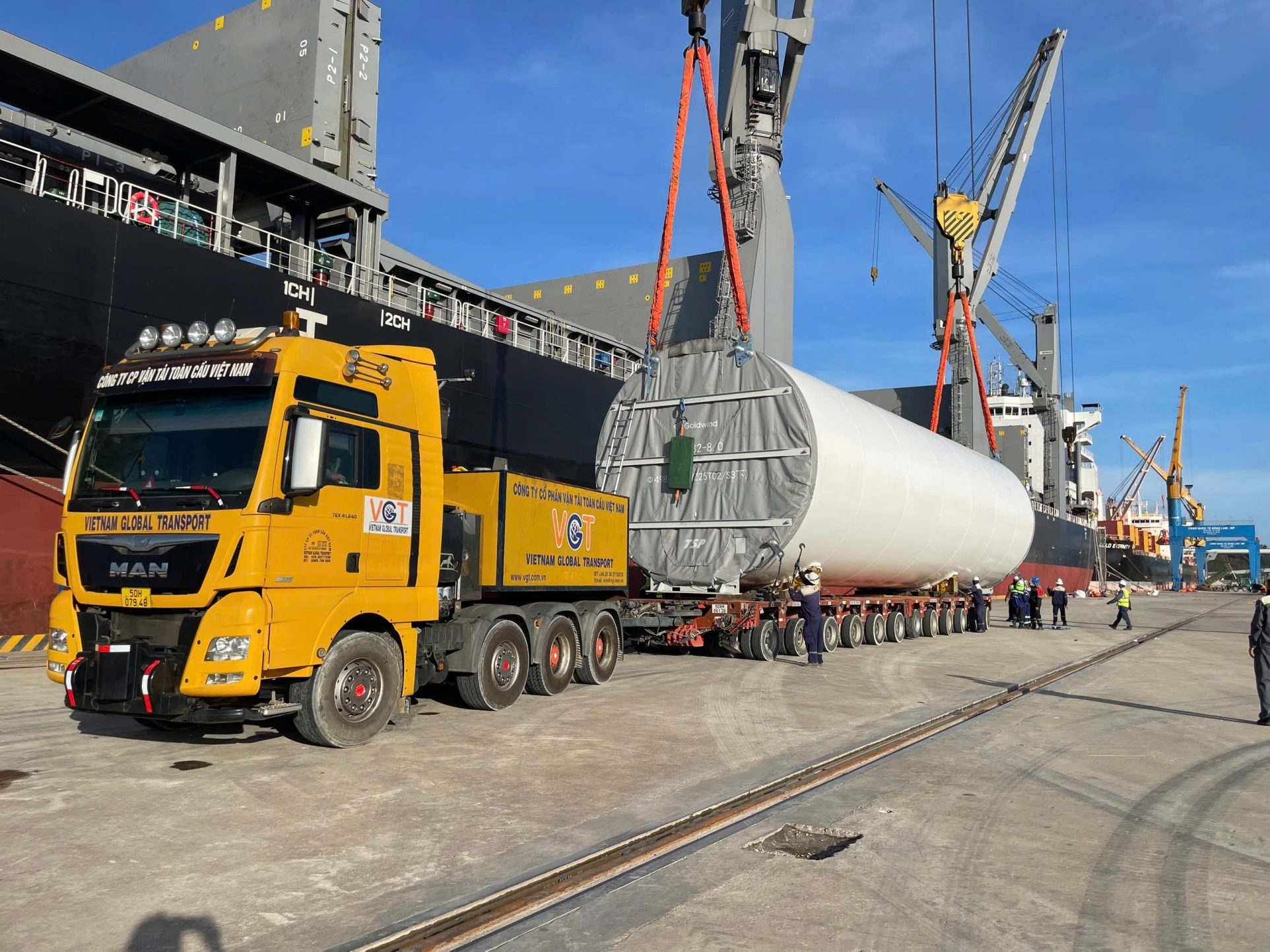 VGT chinh phục đỉnh Trường Sơn: đưa trụ điện gió 115 tấn vượt  biên giới Việt Lào - 1