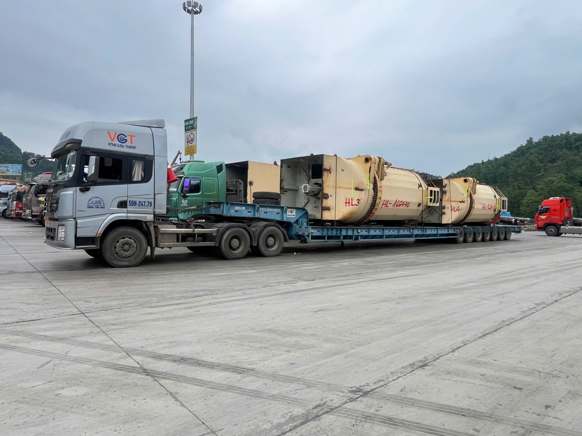 从友谊口岸至Hon La国际港的4台起重机接收与运输项目 - 2